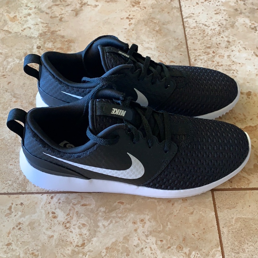 New, never worn, Nike Women’s Golf shoes size 6.5